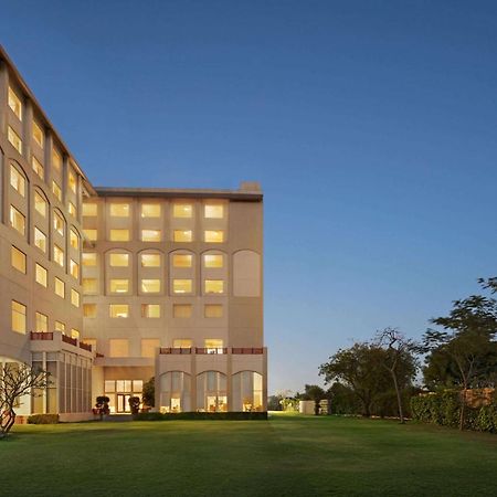 Готель Ramada By Wyndham Jaipur Jaisinghpura Екстер'єр фото