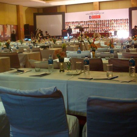 Готель Ramada By Wyndham Jaipur Jaisinghpura Екстер'єр фото