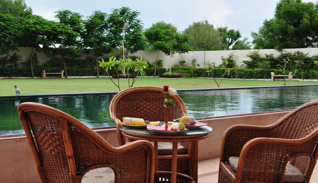 Готель Ramada By Wyndham Jaipur Jaisinghpura Екстер'єр фото