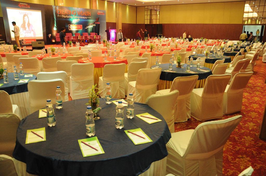 Готель Ramada By Wyndham Jaipur Jaisinghpura Екстер'єр фото