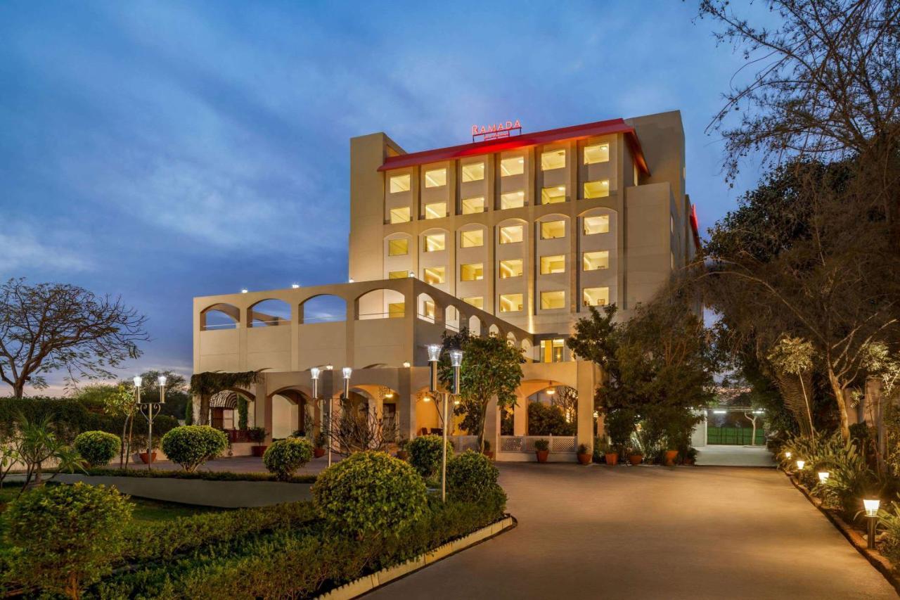 Готель Ramada By Wyndham Jaipur Jaisinghpura Екстер'єр фото
