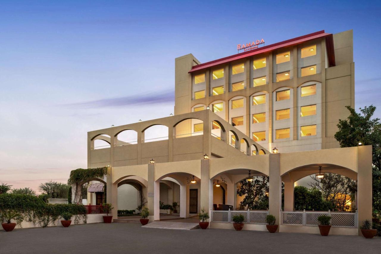 Готель Ramada By Wyndham Jaipur Jaisinghpura Екстер'єр фото