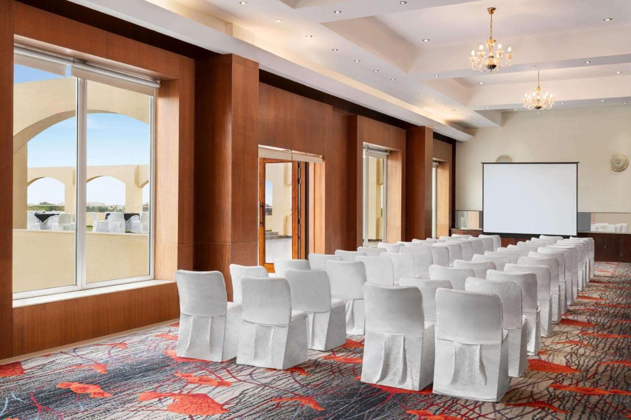 Готель Ramada By Wyndham Jaipur Jaisinghpura Екстер'єр фото