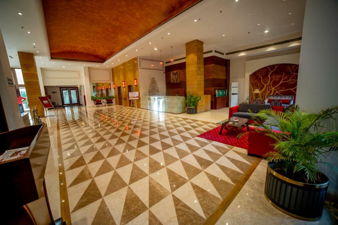 Готель Ramada By Wyndham Jaipur Jaisinghpura Екстер'єр фото