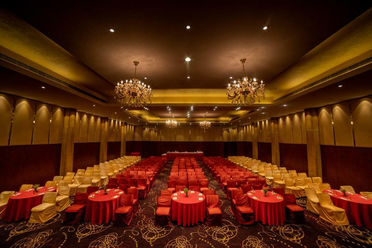 Готель Ramada By Wyndham Jaipur Jaisinghpura Екстер'єр фото