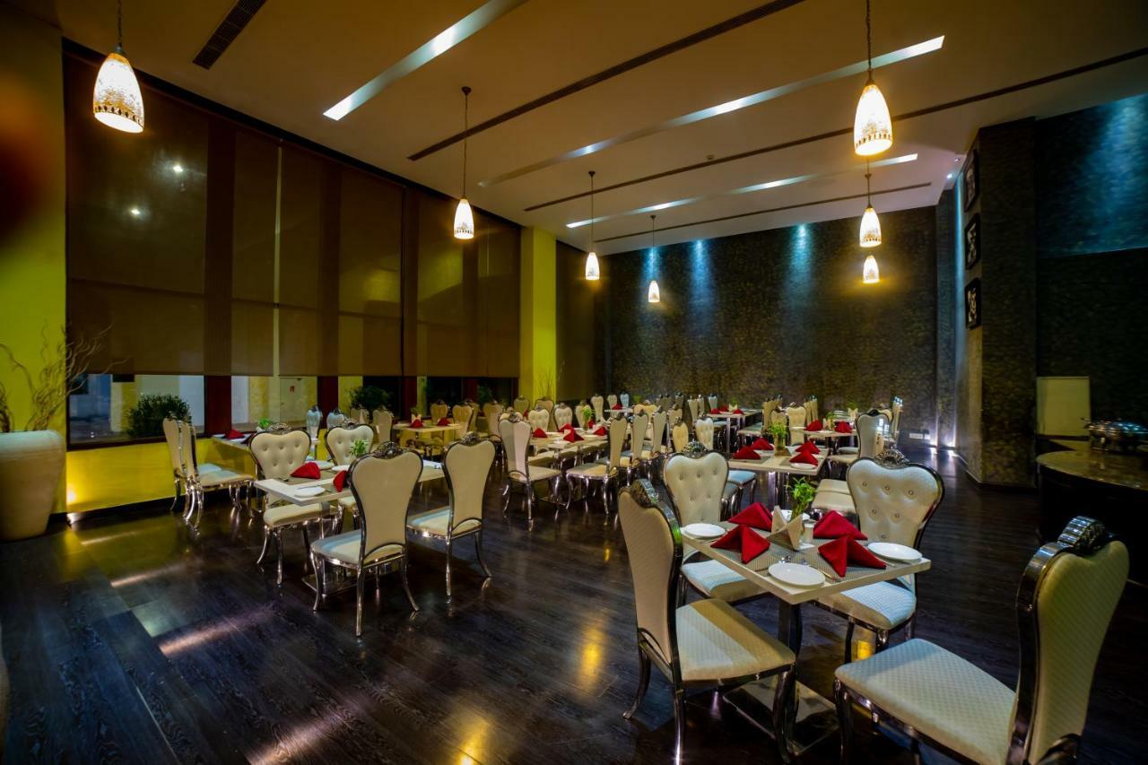 Готель Ramada By Wyndham Jaipur Jaisinghpura Екстер'єр фото