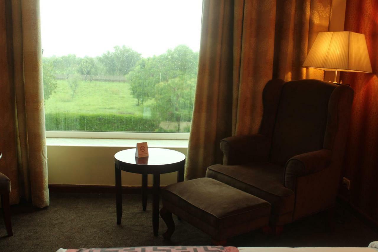 Готель Ramada By Wyndham Jaipur Jaisinghpura Екстер'єр фото