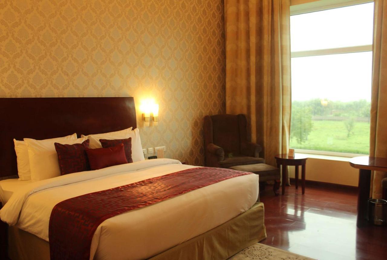 Готель Ramada By Wyndham Jaipur Jaisinghpura Екстер'єр фото