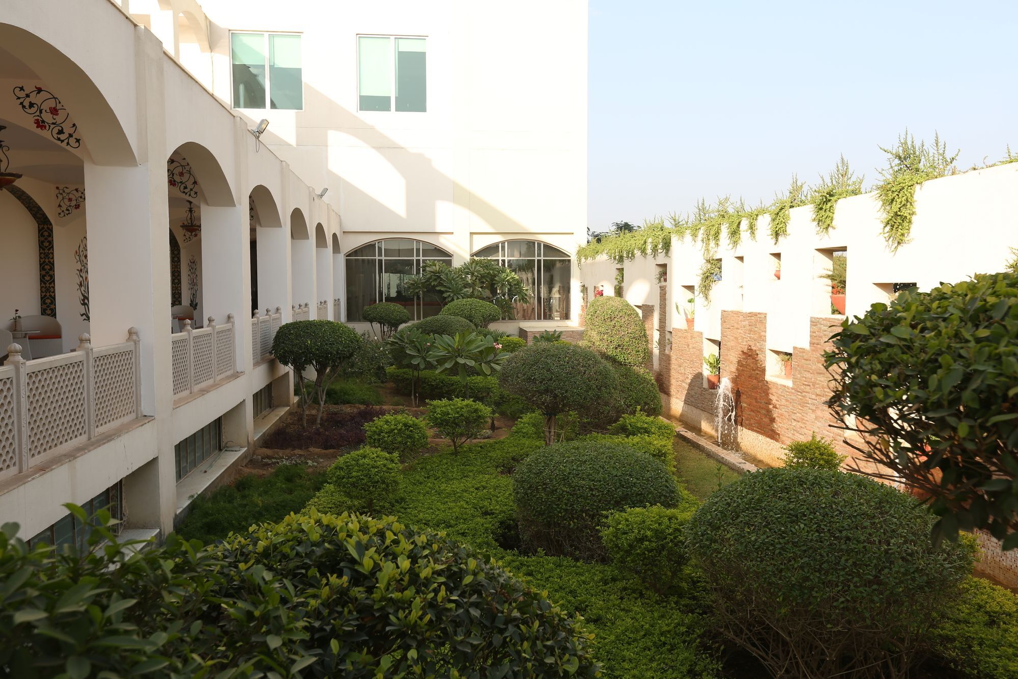 Готель Ramada By Wyndham Jaipur Jaisinghpura Екстер'єр фото