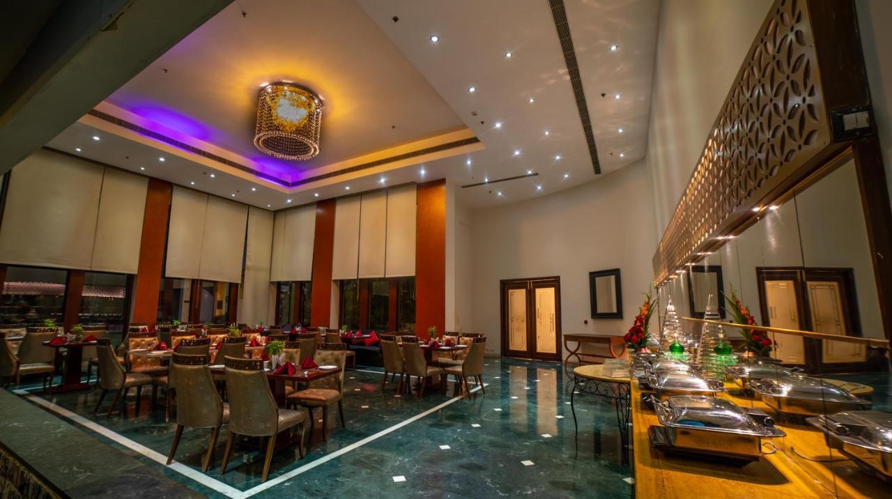 Готель Ramada By Wyndham Jaipur Jaisinghpura Екстер'єр фото